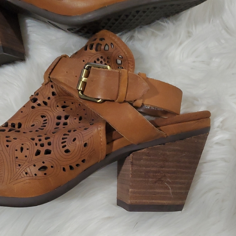 AEROSOLES Brown Laser-Cut Ankle Booties - Picture 3 of 14